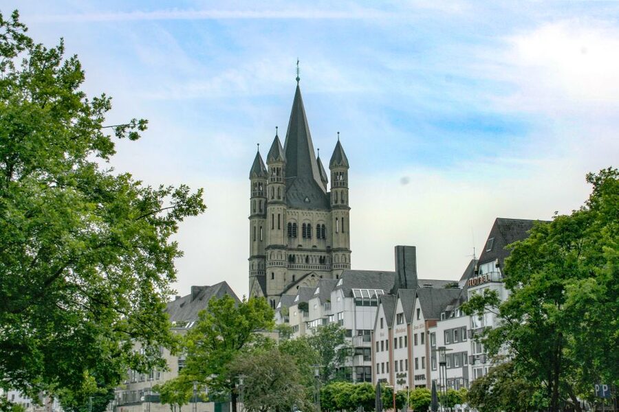 Cologne: City Highlights with Local Guide - The guides: Markus, Angelika, and the German-language format
