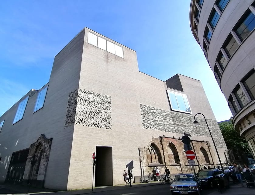 Cologne classic walking tour - Why historical images improve the walk