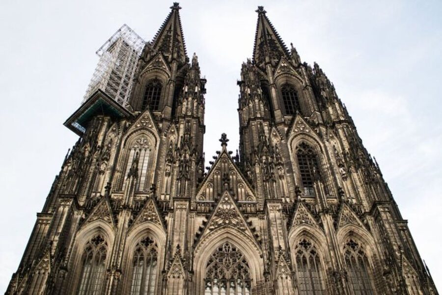 Cologne: Custom Private Walking Tour with a Local Guide - Picking two hours or a full eight