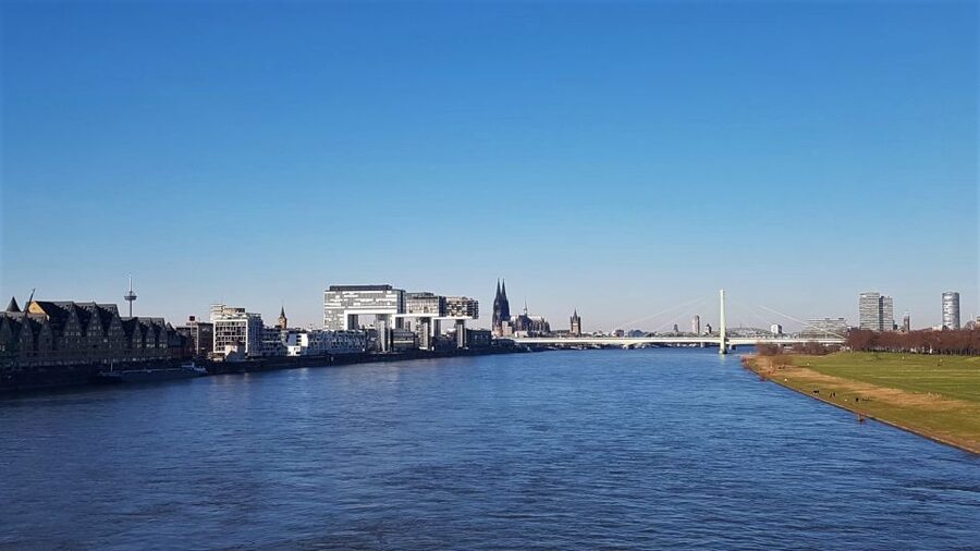 Cologne: Guided E-Bike Panorama Tour - From Agnes Quarter to Rheinpark