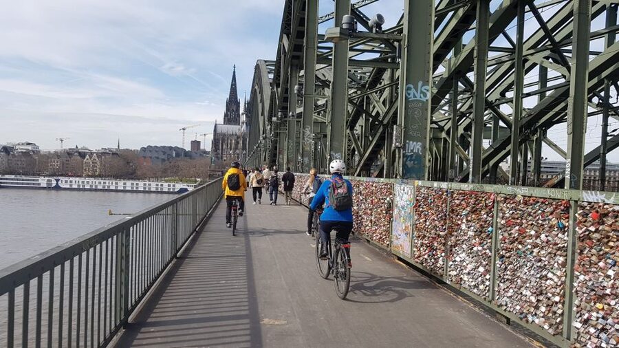 Cologne: Guided E-Bike Panorama Tour - University, Colonius, and MediaPark