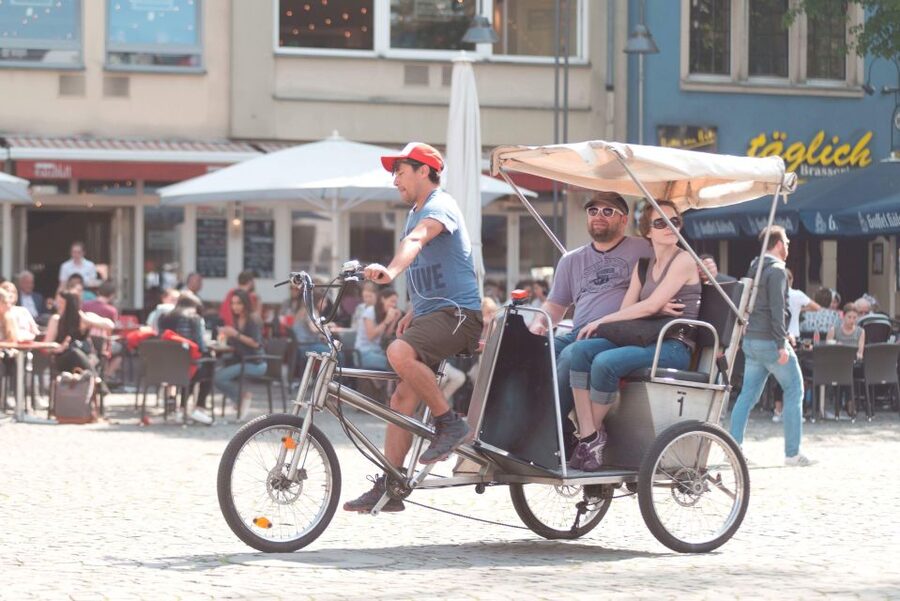 Cologne: Private Rickshaw Tour - Old Market, Heumarkt, and Hohenzollern Bridge