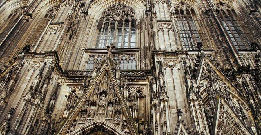Cologne: Private Tour with a Local - Beginning at a central Cologne landmark