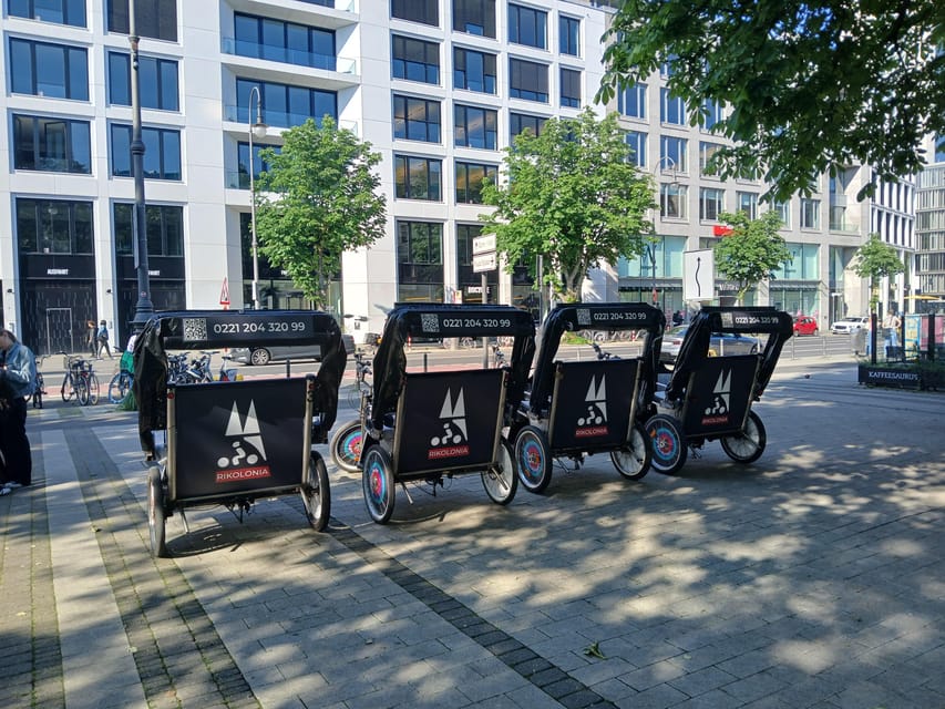 Cologne: Rickshaw Sightseeing Tour - Medieval town hall and the historic center