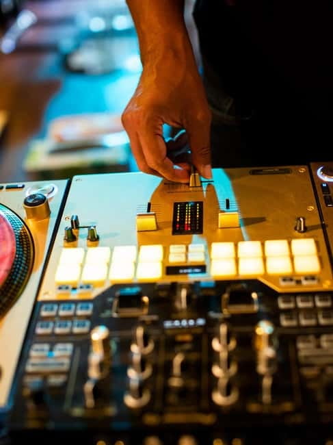 DJ for a Day: Learn to Mix Like a Pro in Berlin - Beats, structure, and the logic of a mix