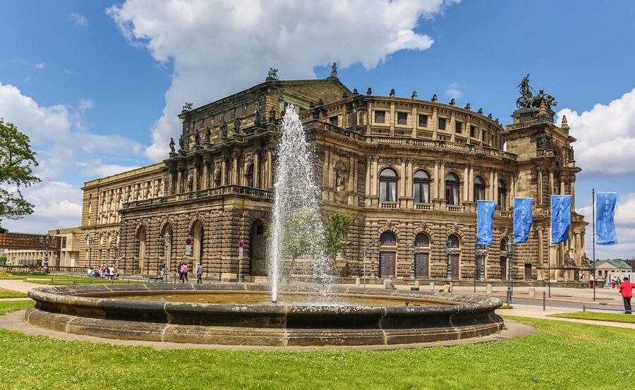 Dresden: Guided Tour with Beer Tasting - Dresden 1900: the final stop and regional character
