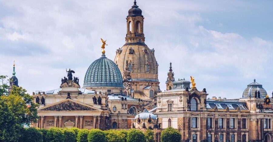 Dresden: Private custom tour with a local guide - The first photo stop and city orientation