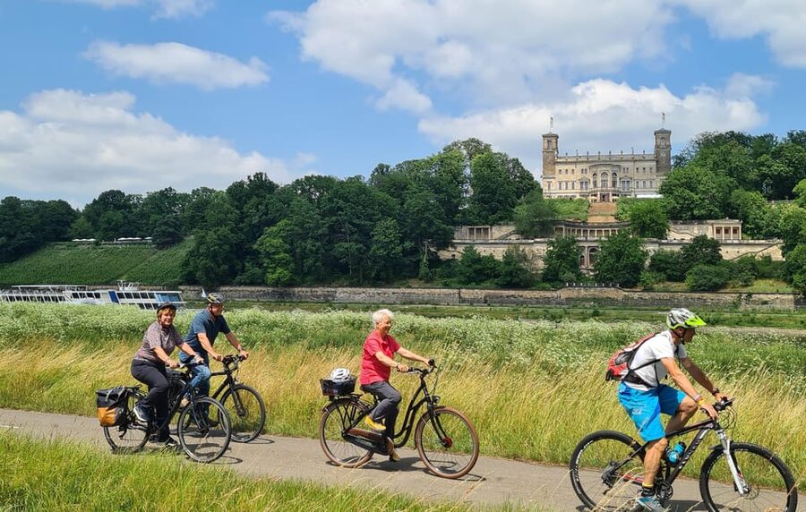 Dresden Sightseeing per Rad mit Guide, Prosecco, Eierschecke - Key points to know before you book