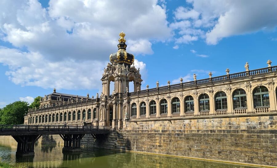 Dresden Sightseeing per Rad mit Guide, Prosecco, Eierschecke - Oldtown sights with room for the big picture