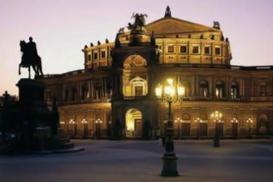 Dresden: Smile Tour with Prosecco - Starting beside the Frauenkirche