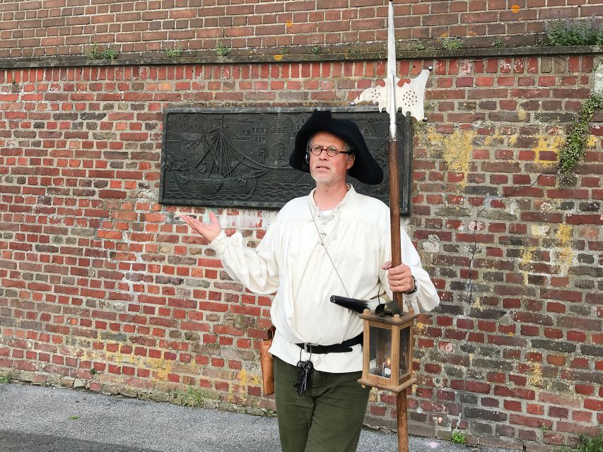 Düsseldorf: Guided Night Watchman Tour through Kaiserswerth - Klemens Bridge and the changing view of Kaiserswerth