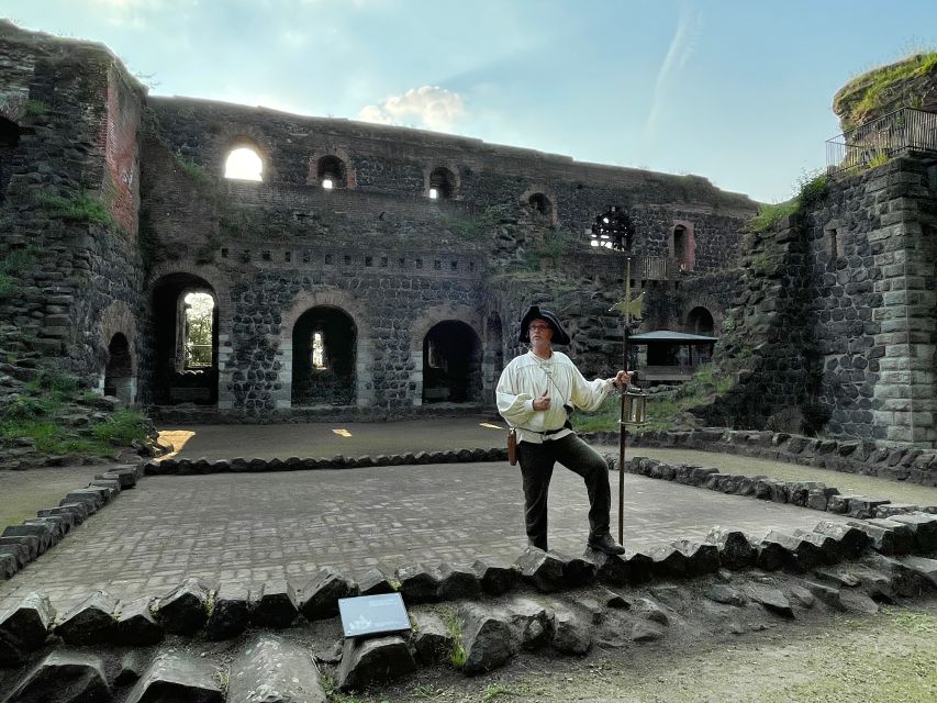 Düsseldorf: Guided Night Watchman Tour through Kaiserswerth - How much history fits into 90 minutes
