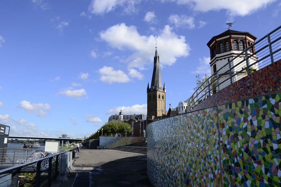 Düsseldorf: Guided Old Town Tour with Beer Break - Restaurant tips, bars, and Düsseldorf after dark