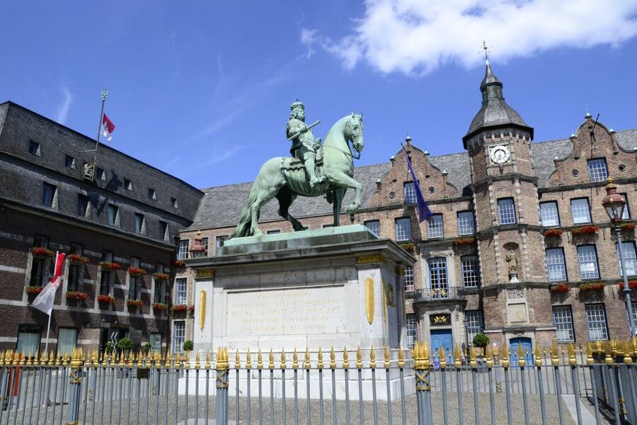 Düsseldorf: Guided Old Town Tour with Beer Break - FAQ