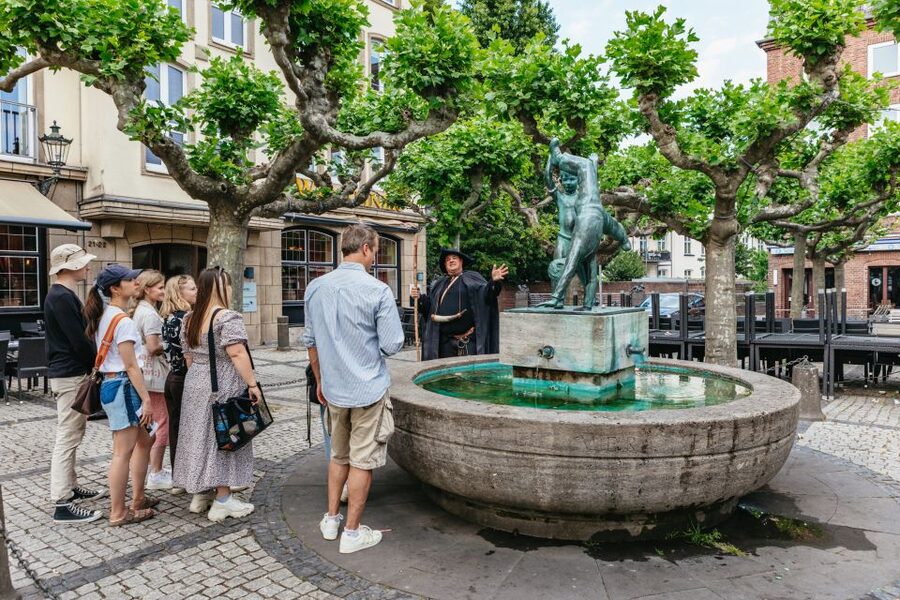 Düsseldorf: Guided Tour with a Night Watchman - German language is the key booking decision