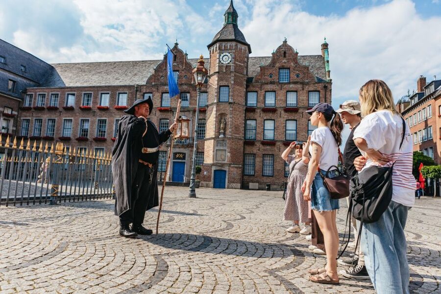 Düsseldorf: Guided Tour with a Night Watchman - Is the $25 price fair?