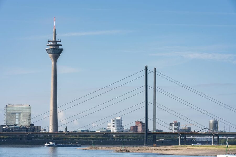 Düsseldorf: Rhine Tower Adult Entry - Who should book the Rhine Tower