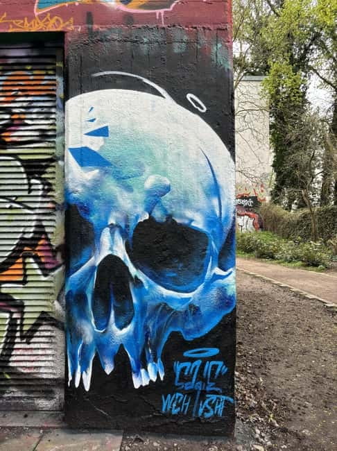English guided insider tour through the Schanzenviertel - A guide who makes the neighborhood easier to read