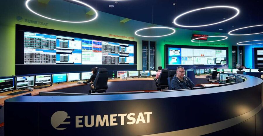 EUMETSAT - weather data for the world "made in Darmstadt" - Meeting the spacecraft at full size