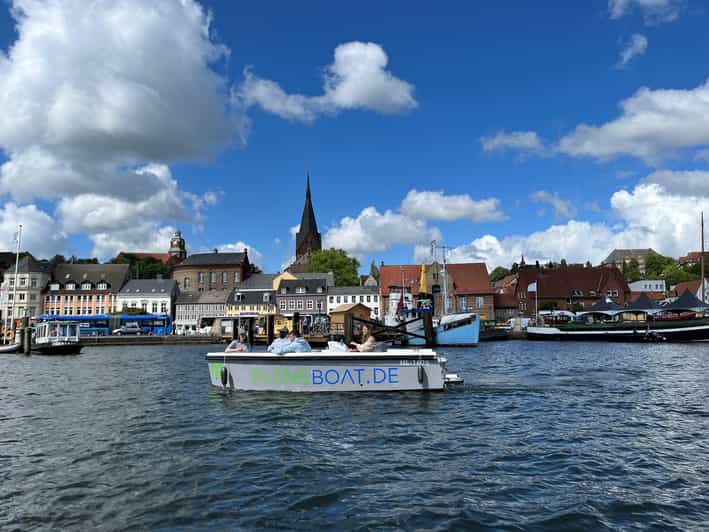 Flensburg: E-Boat rent - Returning to the jetty safely
