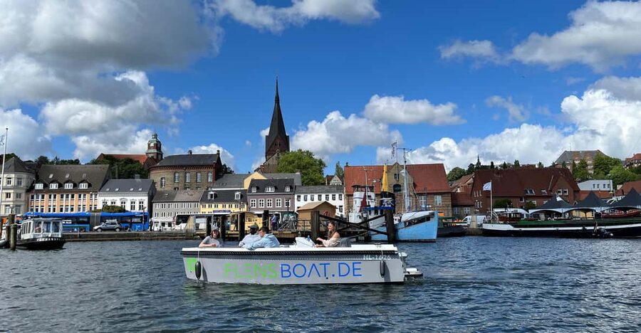 Flensburg: E-Boat rent - Practical details that affect your day
