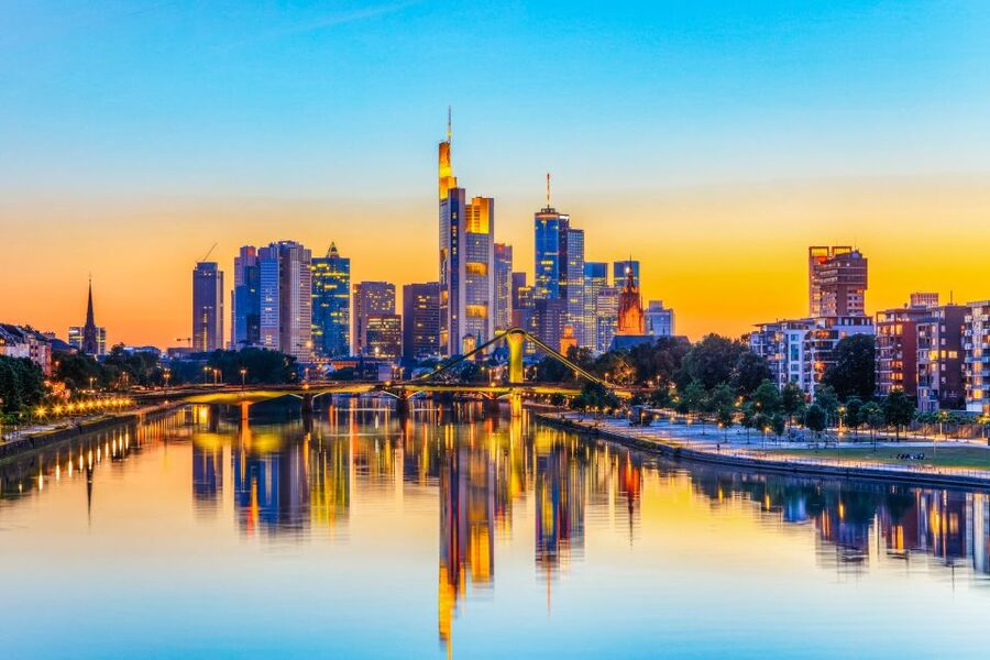 Frankfurt: River Main Sightseeing Cruise with Commentary - How the cruise compares with walking around Frankfurt