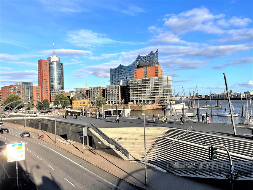 Free Tour: Port, Red Light District and Beatles. You decide how much to pay at the end - Who Will Like This Hamburg Walk