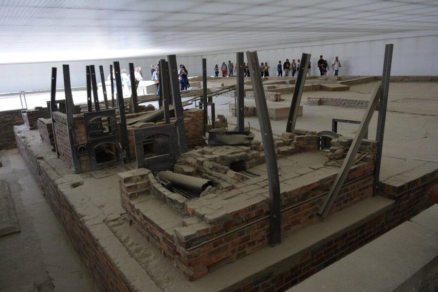 From Berlin: Guided Sachsenhausen Concentration Camp Tour - How the train journey affects the day