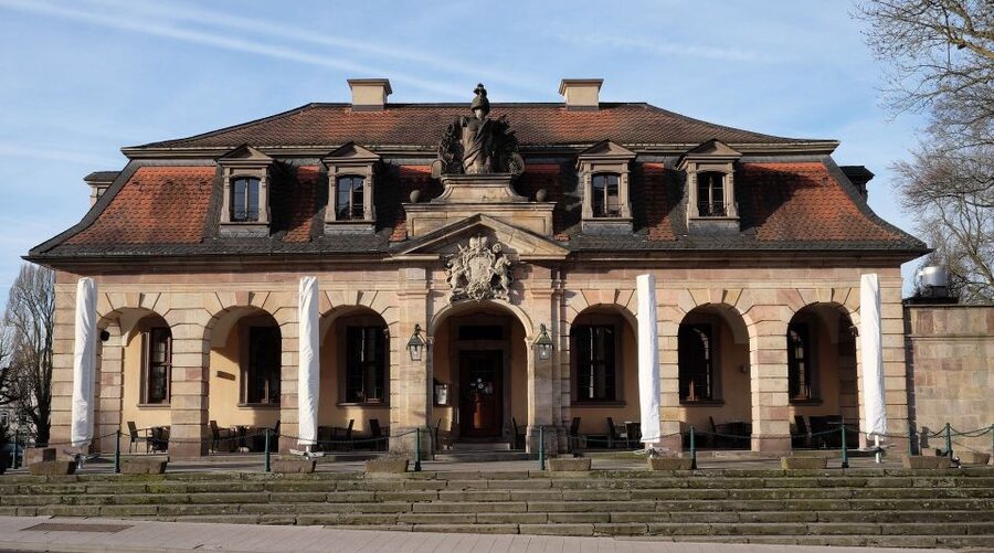 Fulda: Private Guided Walking Tour - Narrow lanes, timbered houses, and former court homes