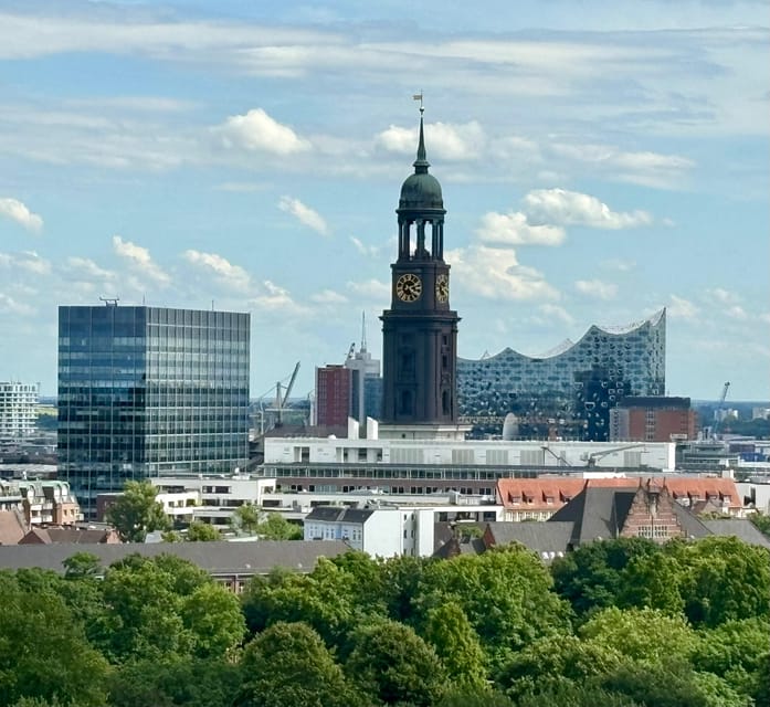 German guided insider tour of Hamburg's Schanzenviertel - Food, bars, and the question of where one million euros was paid out
