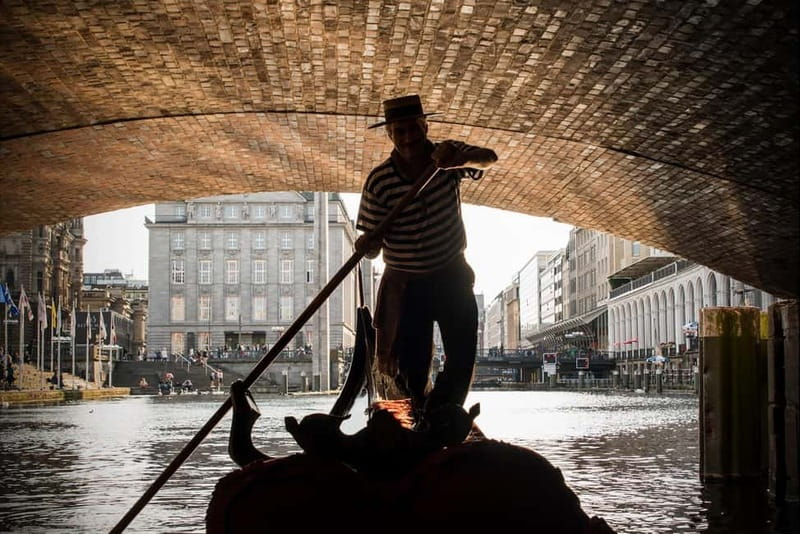 Hamburg Alster Lake romantic Tour in a Real Venetian Gondola - Weather, clothing, and boarding advice