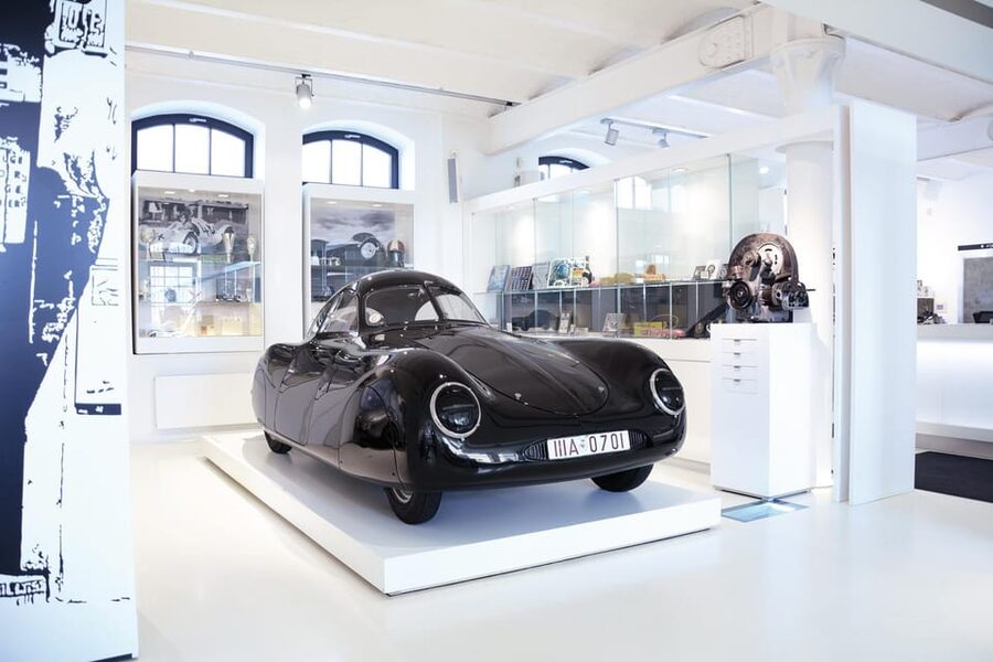 Hamburg: Automuseum PROTOTYP ticket - The orange Porsche and the Porsche 365 simulator