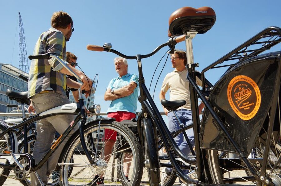 Hamburg: Bike Rental - The Elbe River gives you the clearest first ride