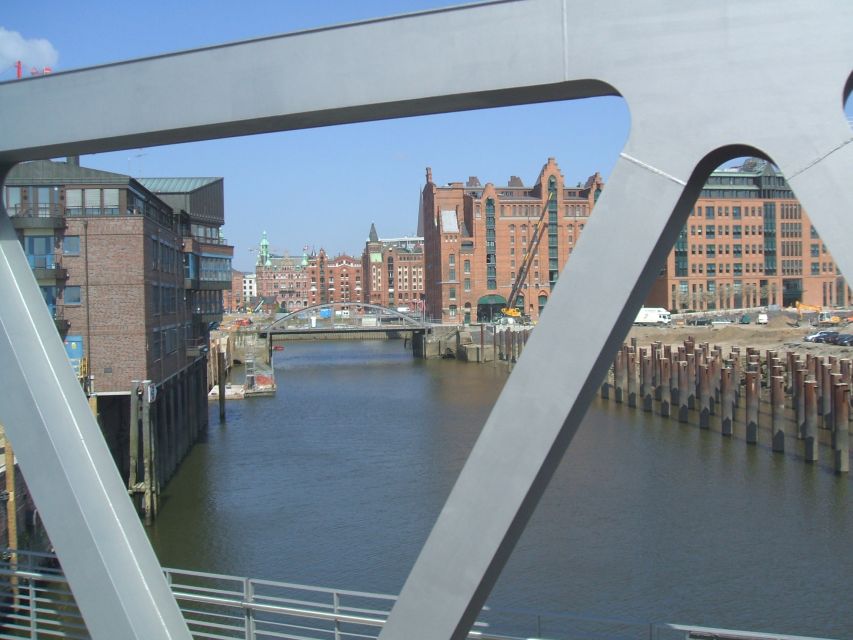 Hamburg: Bike Tour of the Speicherstadt & Old Harbor - Returning through St. Pauli and the piers