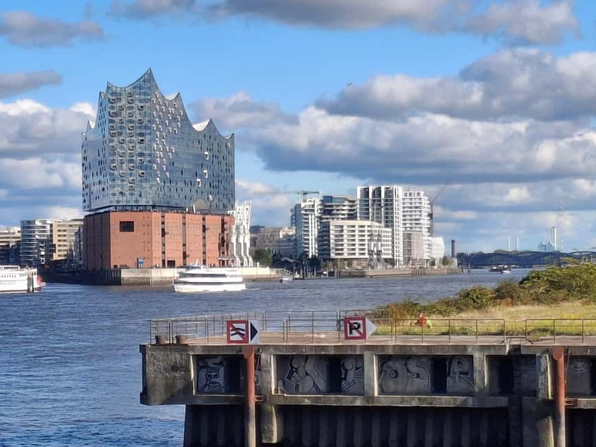 Hamburg: City Tour by Bike with Elbphilharmonie - Deichstraße and the beginning of the old port