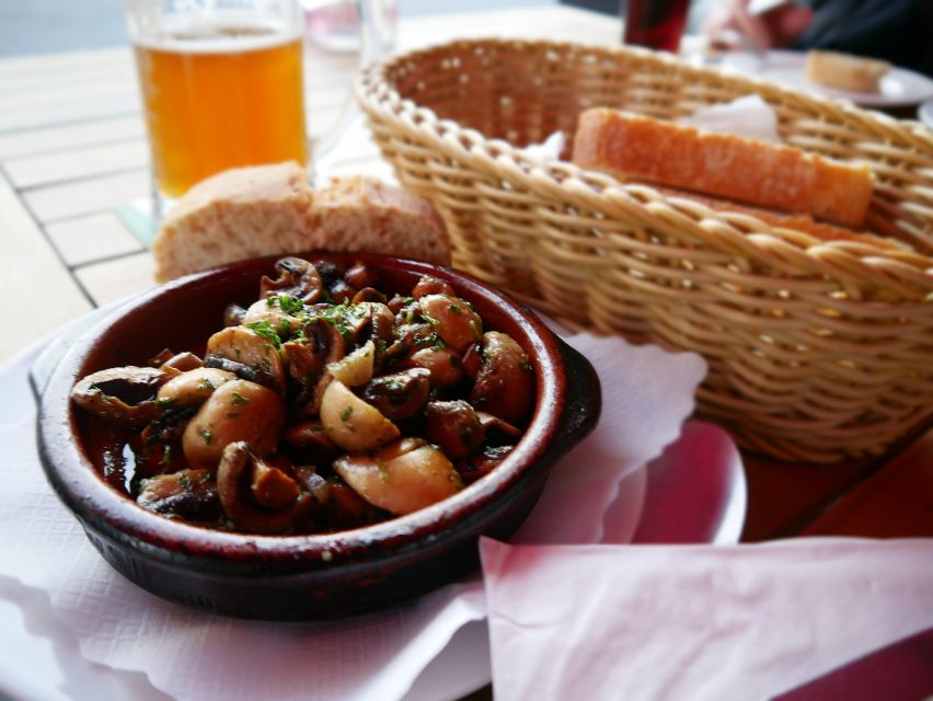 Hamburg: Culinary Insider Tour of St. Georg - The walk is easy, but the setting is informal