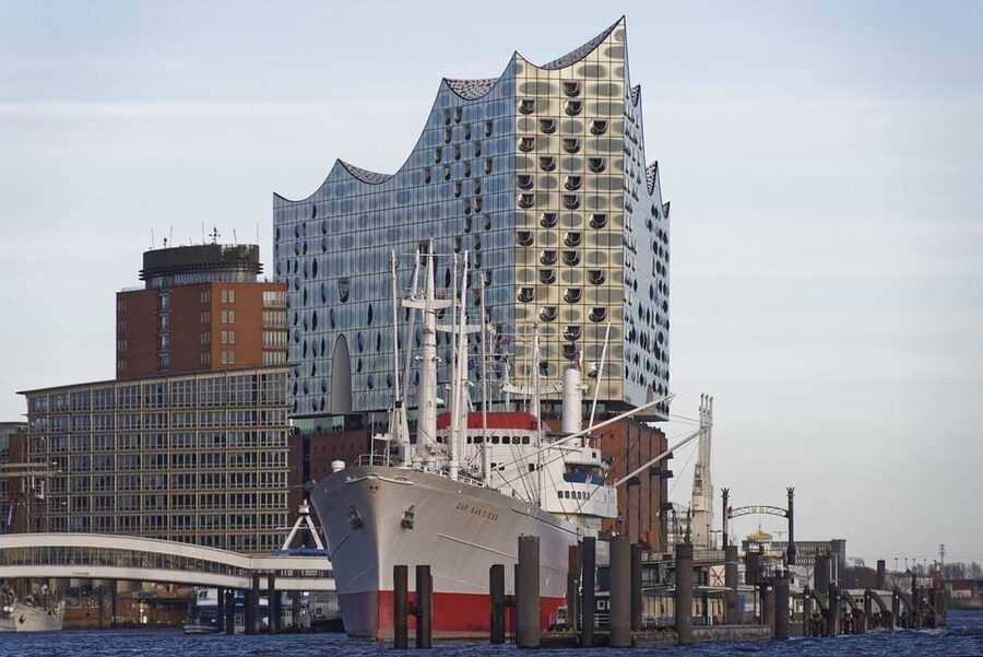Hamburg: Discover Hamburg from landmark to landmark - From the Michel to Hamburg’s port story
