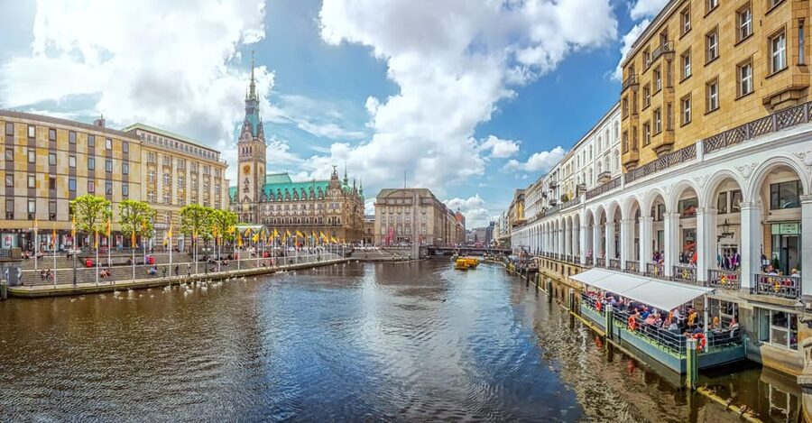 Hamburg: Guided Bike Tour - Town hall, Jungfernstieg, and the Alster