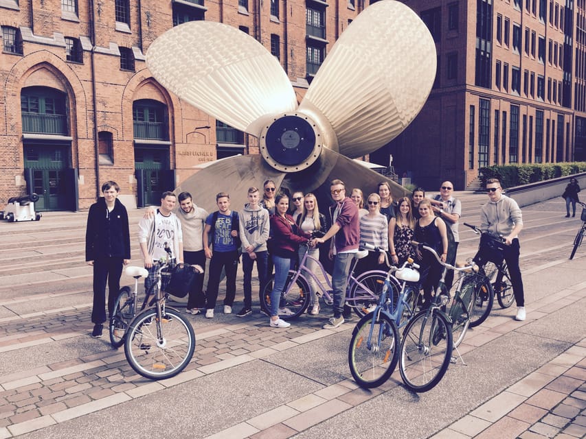 Hamburg: Guided Bike Tour - Canals and the historic city