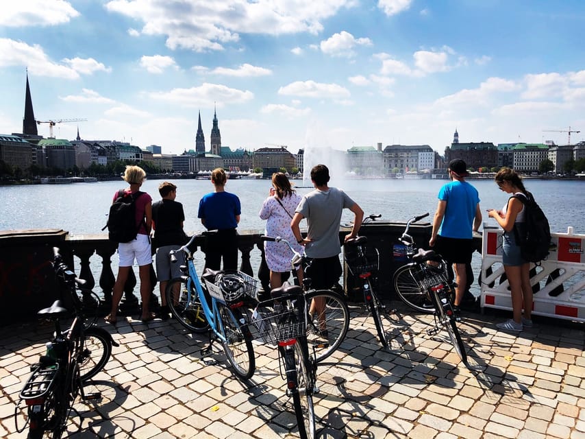 Hamburg: Guided Bike Tour - The guide makes the difference
