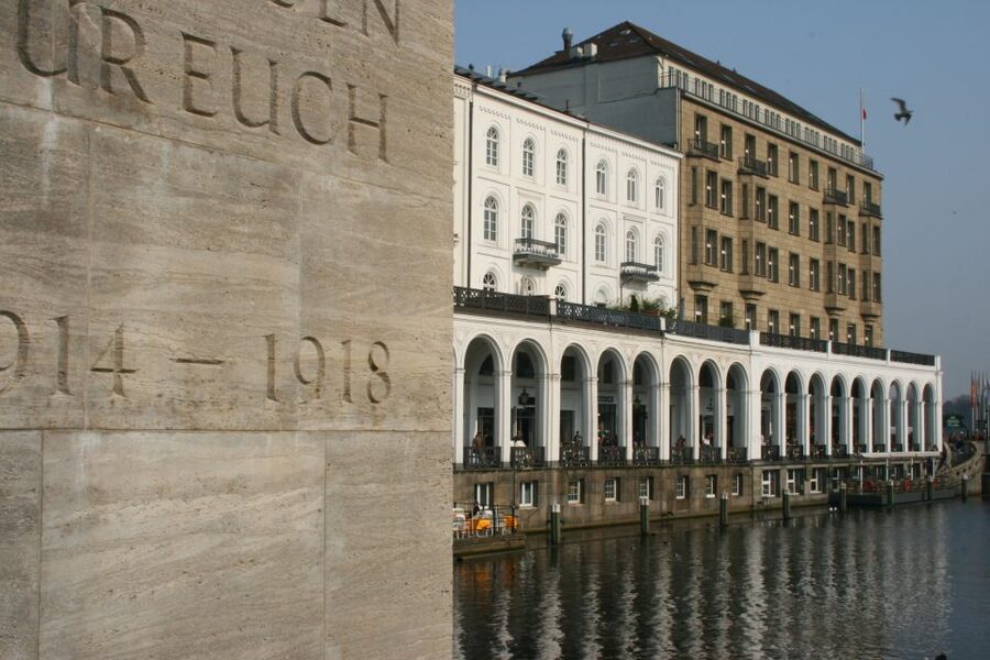 Hamburg: Guided Walking Tour - From the Town Hall to Hamburg’s waterfront