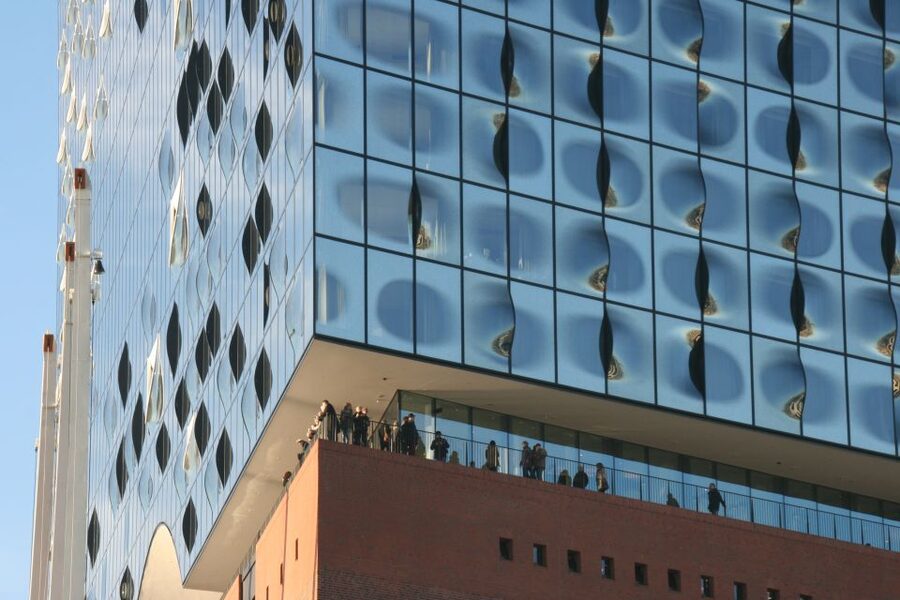 Hamburg: Guided Walking Tour - Alsterarkaden and Jungfernstieg: water at the city center