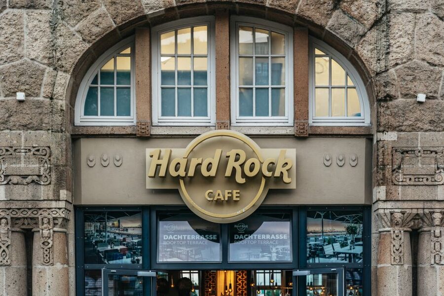 Hamburg: Hard Rock Cafe Skip-the-Line Meal - Why the Landungsbrücken location matters