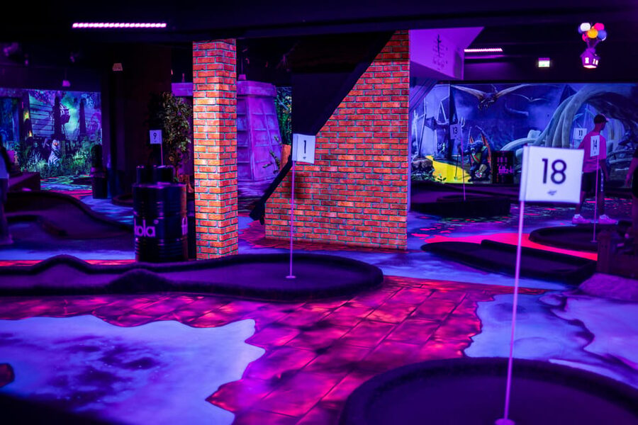 Hamburg: Moviegolf Experience - Entering Hamburg’s movie-themed mini golf course