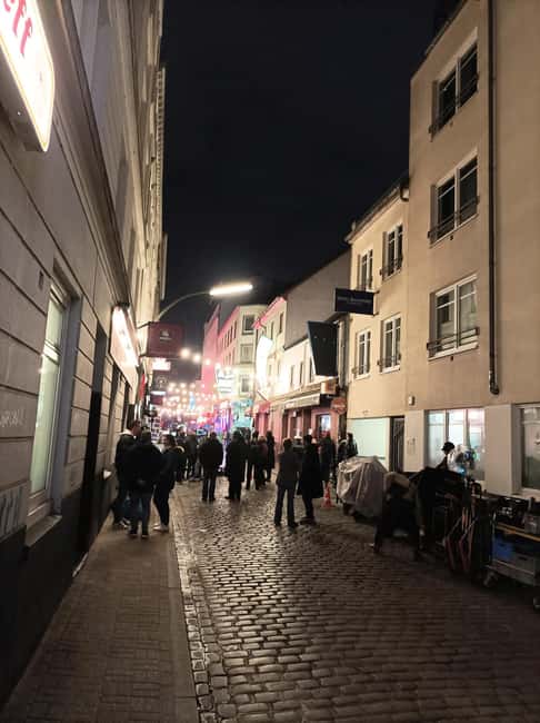 Hamburg: Neighborhood tour with a former dominatrix - Beatles-Platz and Große Freiheit