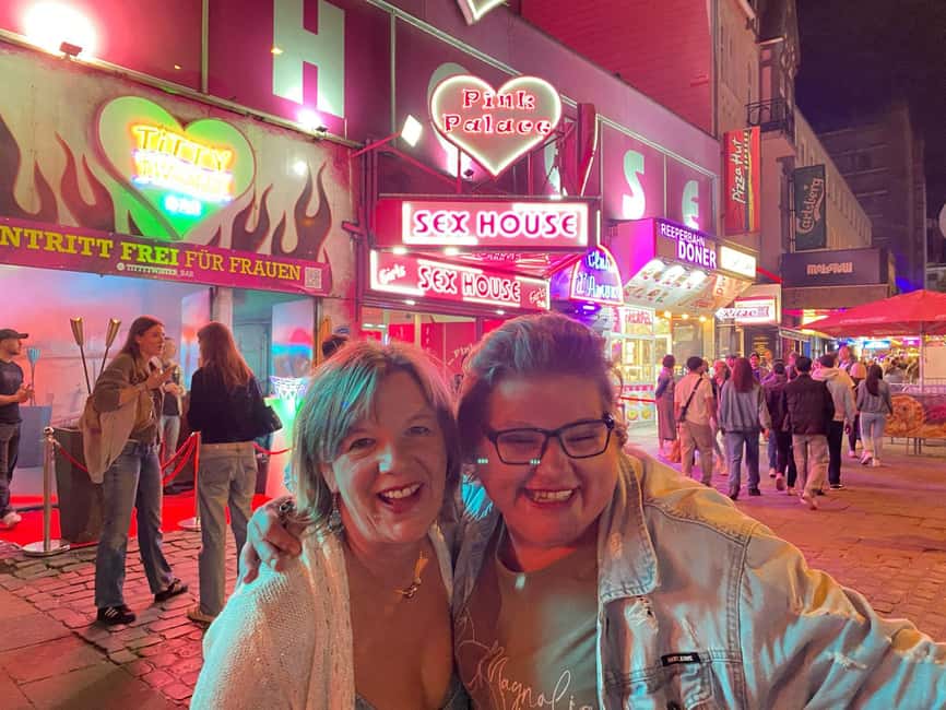 Hamburg: Neighborhood tour with a former dominatrix - Meeting at Marys Treff bei Günter Jauch