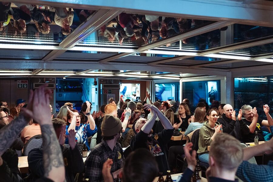 Hamburg: Party Bingo with the Bingo Gringos - Hamburg bingo with a harbor cruise attached