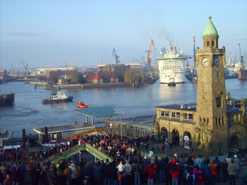 Hamburg: Private 3-Hour Guided Car Tour - The Alster Lakes and Stadtpark