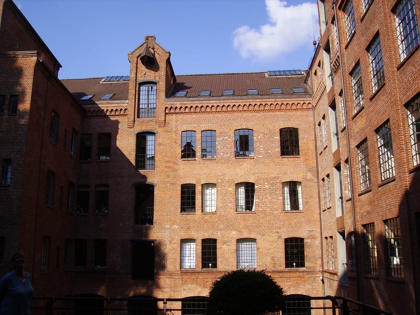 Hamburg: Private Tour - Schanzenviertel & Karolinenviertel - Walking through Schanzenviertel