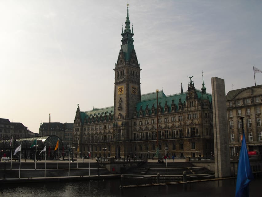 Hamburg: Private - Town Hall, Speicherstadt, Elbphilharmonie - From the former stock market to Trostbrücke